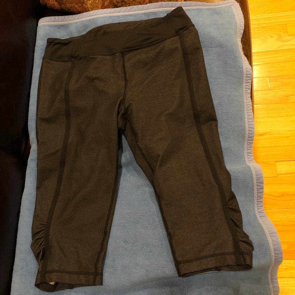 Lululemon Dignity Crop Blk Denim 10 LIKE NEW - Picture 4 of 9
